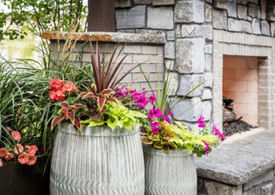 outdoor patio with planters